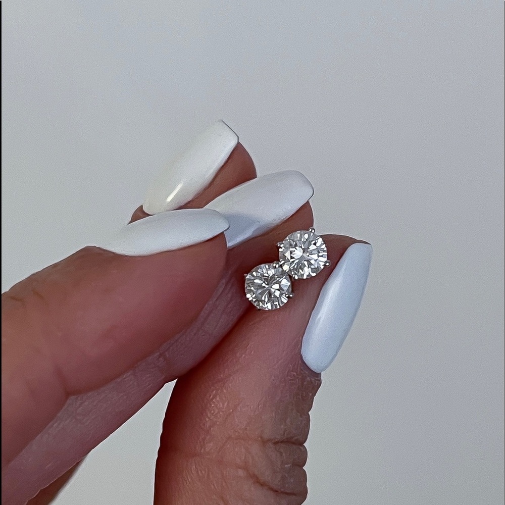 1.00 Carat Diamond Stud Earrings